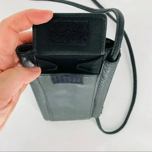 Fossil Crossbody 7.5”x5.5” converts to a clutch - Picture 5 of 7